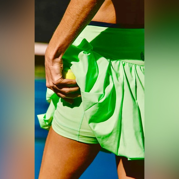 NWT FREE PEOPLE MOVEMENT SWING OF THINGS SKORT KEYLIME - Picture 2 of 2